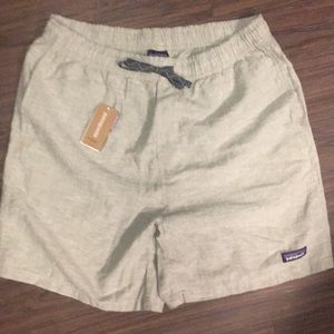 Patagonia men’s baggie naturals shorts Large NWT
